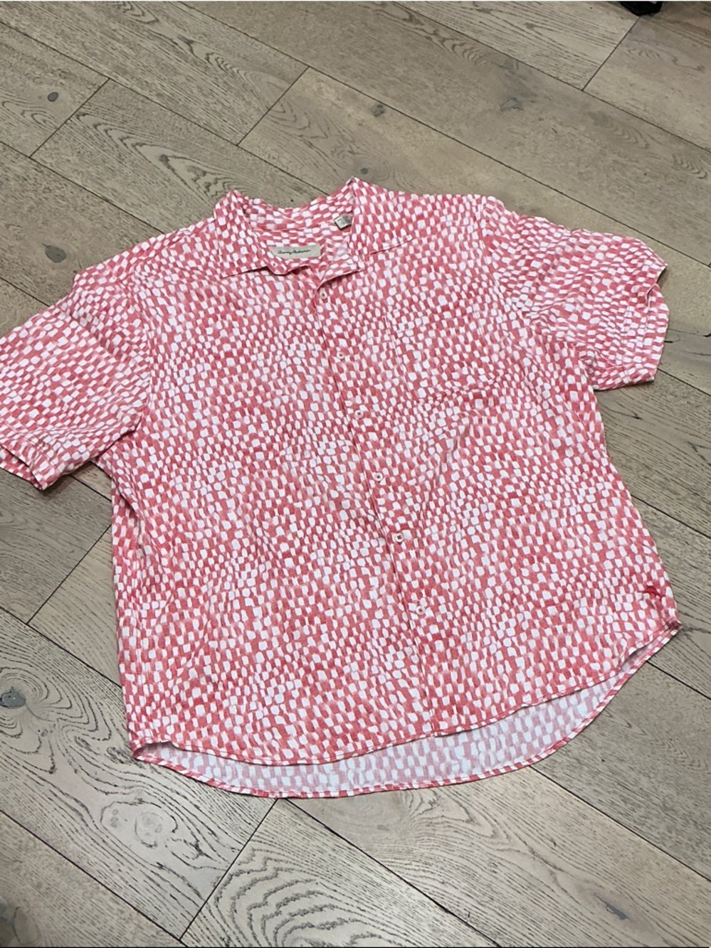 Men’s Tommy Bahama rose/white print short sleeve shirt. Size XXL. Like new!